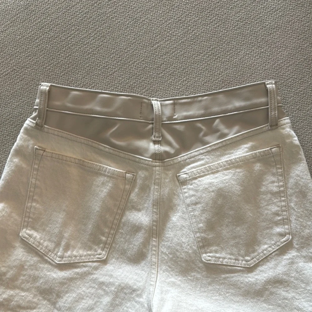Abercrombie & Fitch White Women's Shorts - Picture 5 of 5